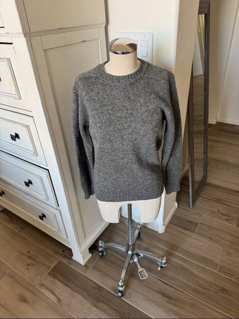Vintage Lord & Taylor S Shetland wool Classic Gray Crewneck Sweater